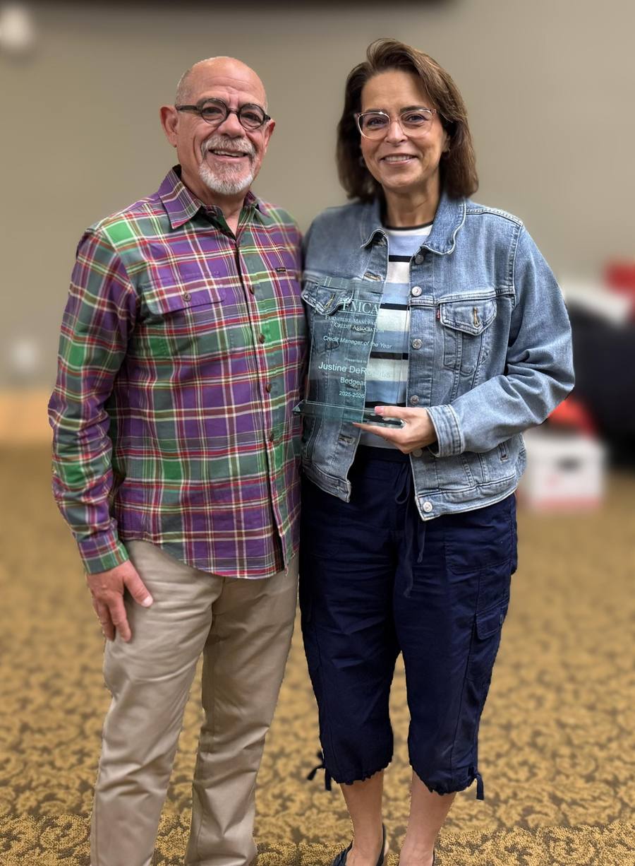 Justine DeRogatis receiving FMCA Co-Credit Manager of the Year award
